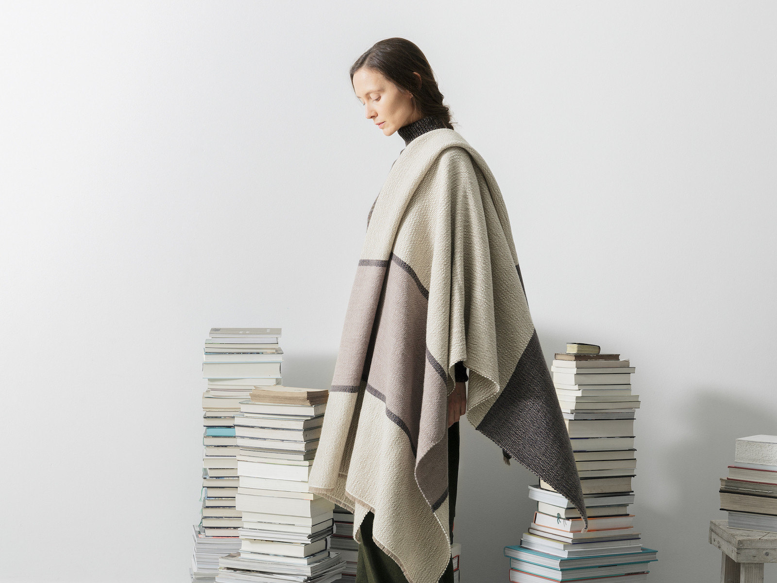 Handloomed blanket Image